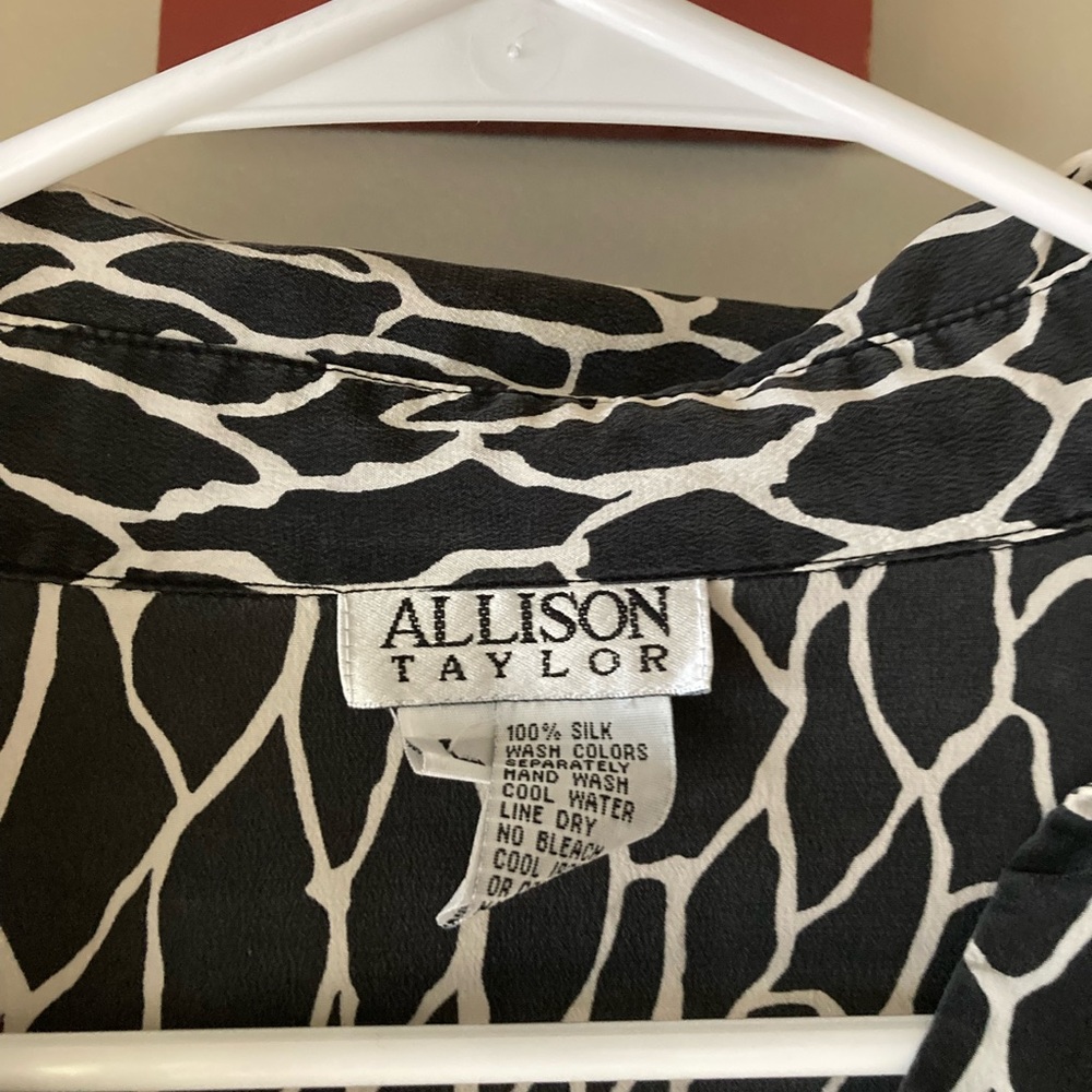 Vintage Allison Taylor 100% Silk Giraffe Print Tie Front Top L - Picture 7 of 8